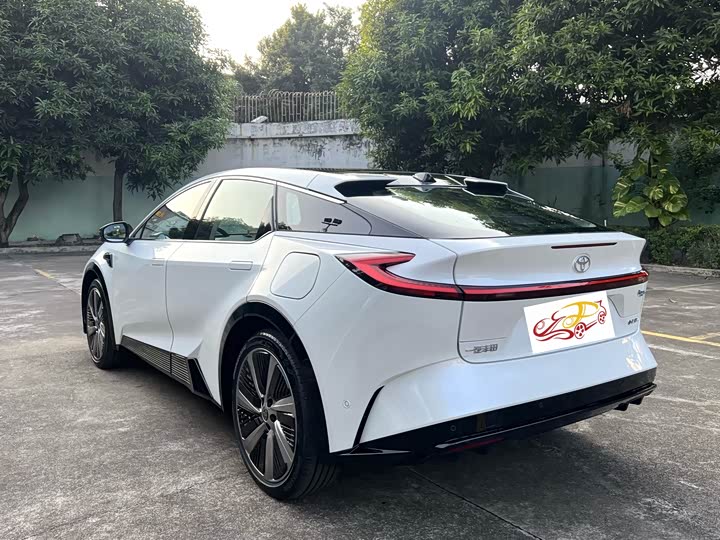 Фото 9 - Toyota bZ5