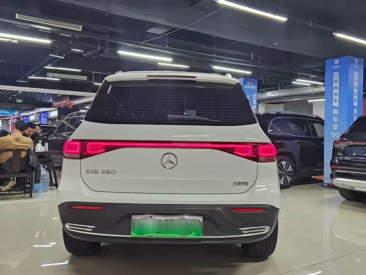 Фото 8 - Mercedes-Benz EQB