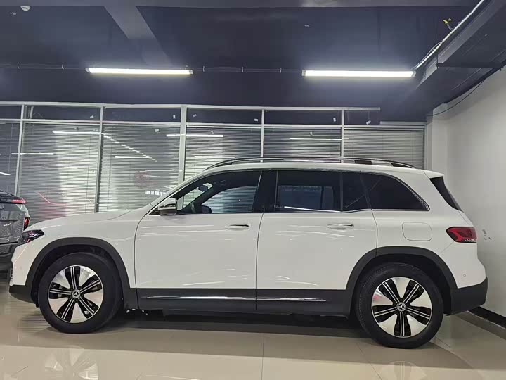 Фото 9 - Mercedes-Benz EQB