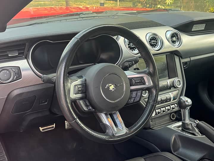 Photo 8 - Ford Mustang