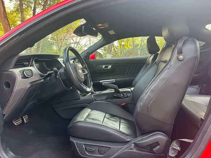 Photo 9 - Ford Mustang