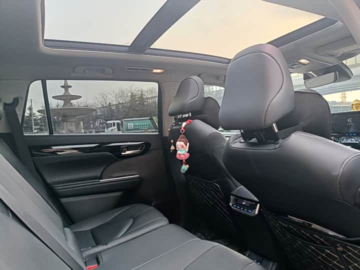 Фото 7 - Toyota Highlander