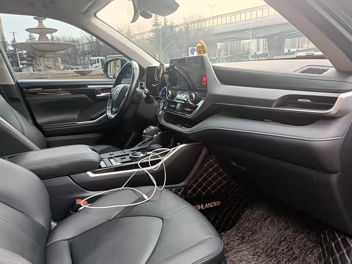 Фото 8 - Toyota Highlander