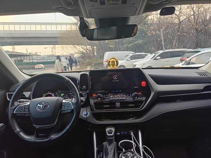 Фото 9 - Toyota Highlander