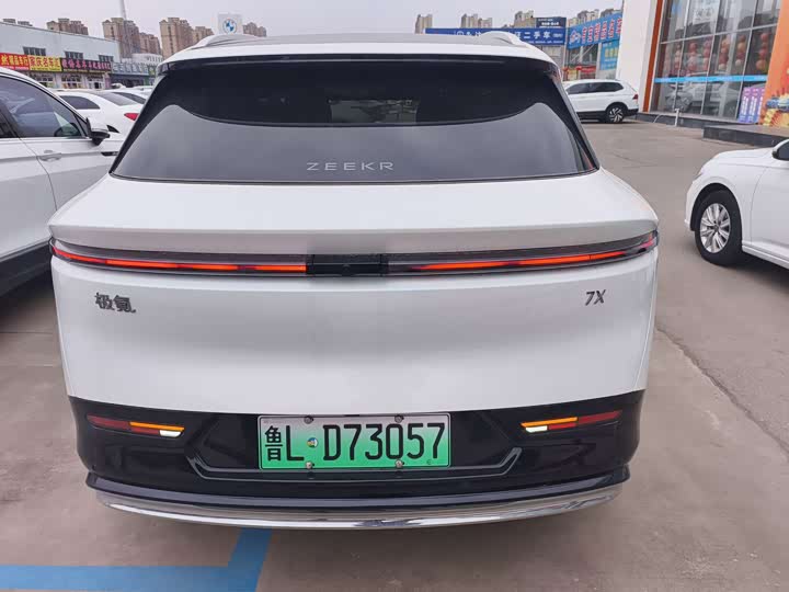 Фото 4 - Zeekr 7X