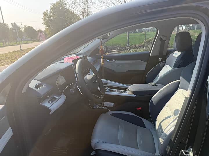 Фото 4 - Geely Preface