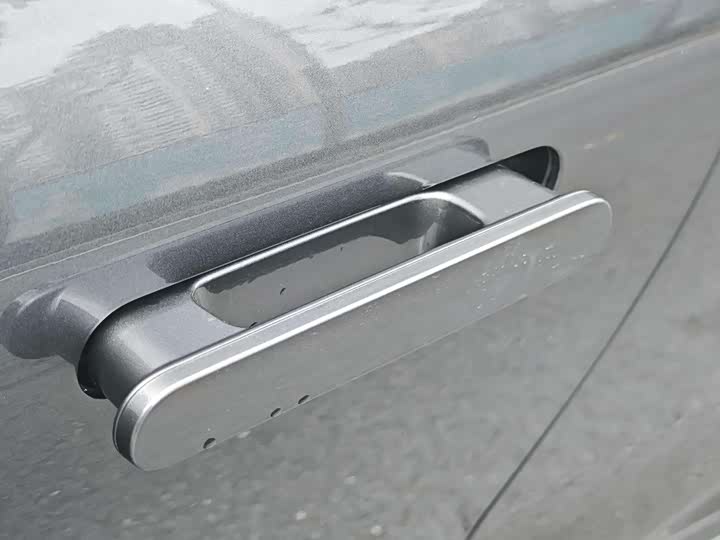 Фото 9 - Luxeed R7