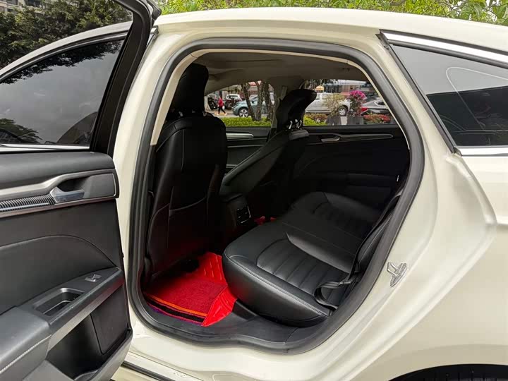 Фото 8 - Ford Mondeo