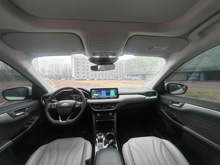 Фото 8 - Ford Escape