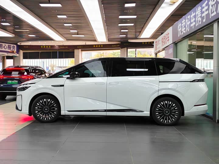 Фото 4 - XPeng X9