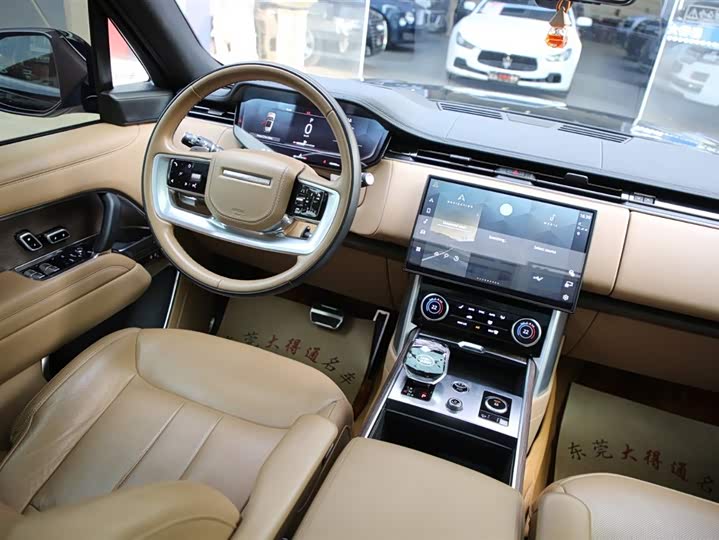 Photo 9 - Land Rover Range Rover