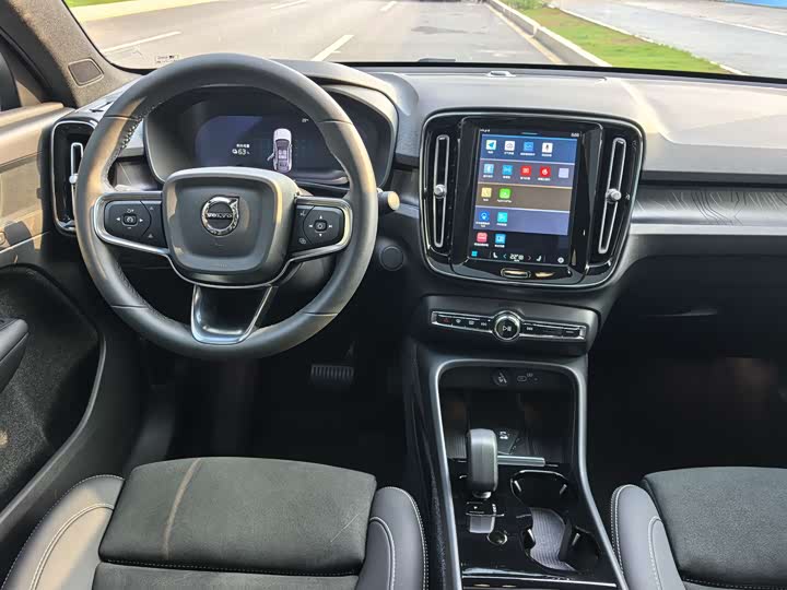 Фото 6 - Volvo C40