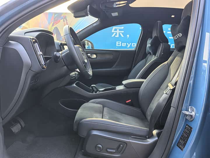 Фото 9 - Volvo C40