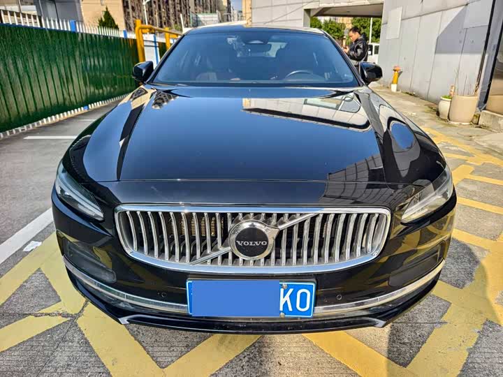 Фото 2 - Volvo S90