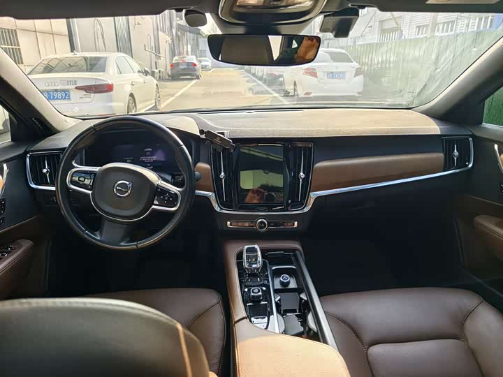 Фото 8 - Volvo S90