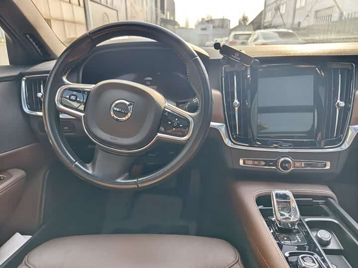 Фото 9 - Volvo S90