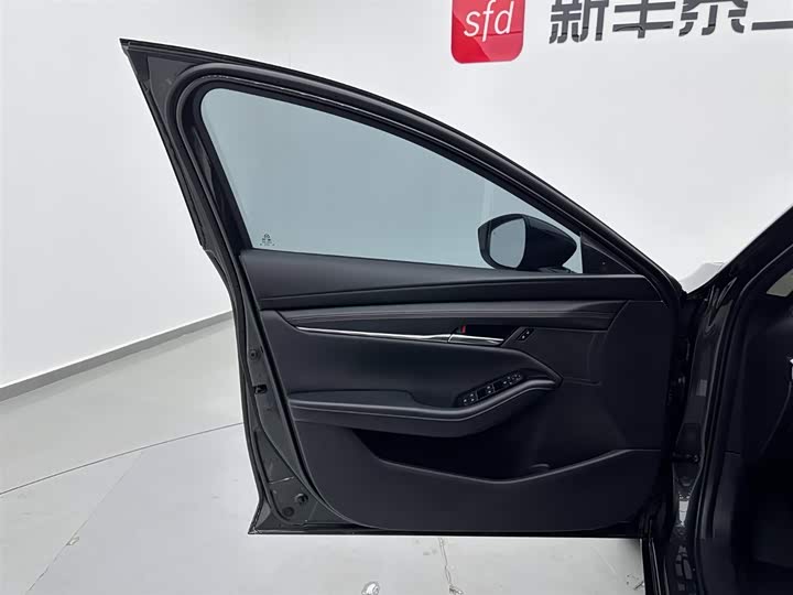 Фото 8 - Mazda 3 (Axela)