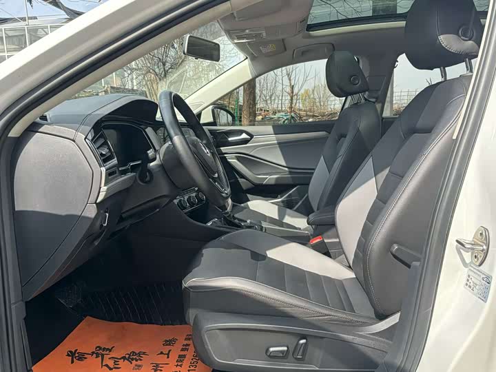 Photo 4 - Volkswagen Sagitar L