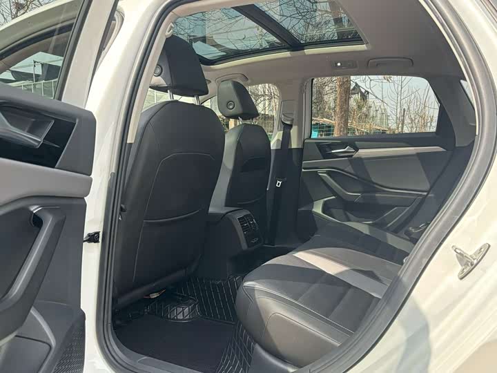 Photo 6 - Volkswagen Sagitar L