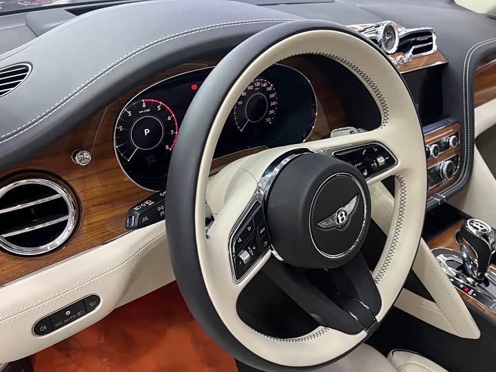 Фото 9 - Bentley Bentayga