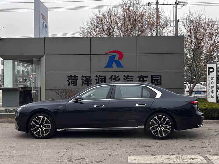 Фото 3 - BMW 7 Series