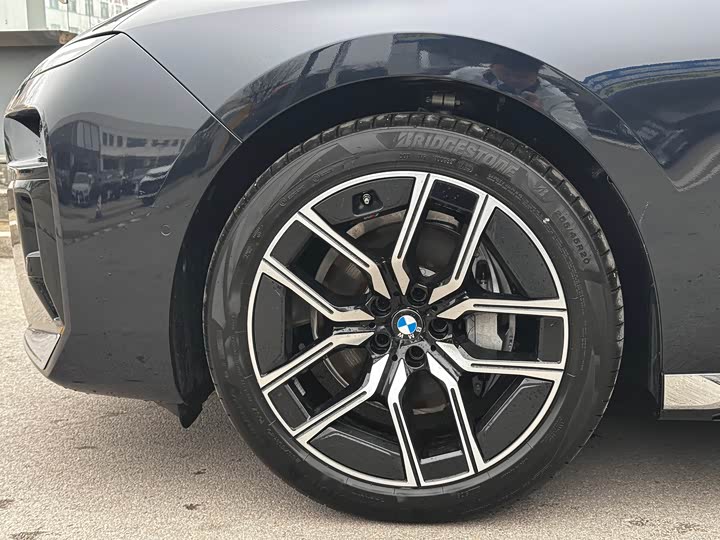 Фото 4 - BMW 7 Series