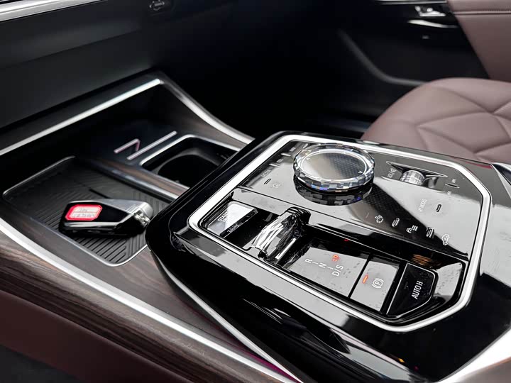 Фото 9 - BMW 7 Series