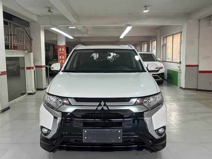 Фото 2 - Mitsubishi Outlander