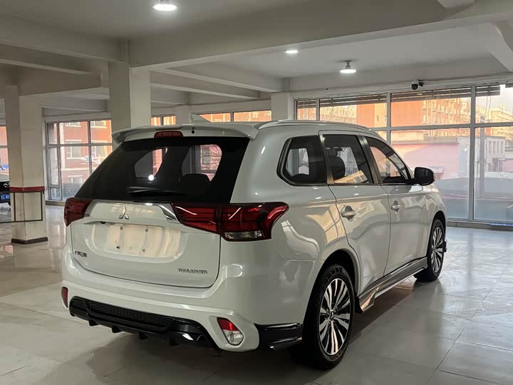 Фото 6 - Mitsubishi Outlander