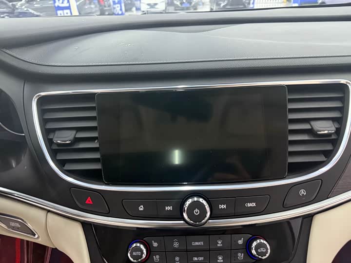 Фото 8 - Buick LaCrosse