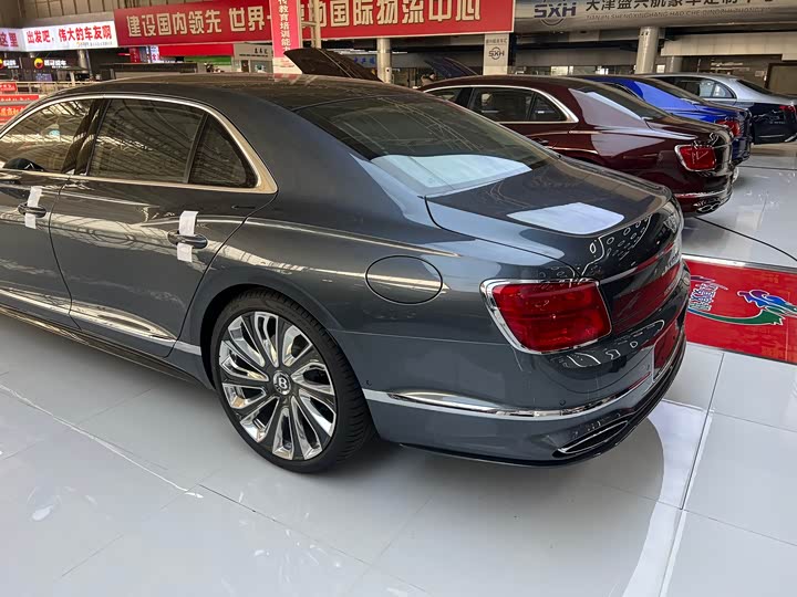 Фото 8 - Bentley Flying Spur