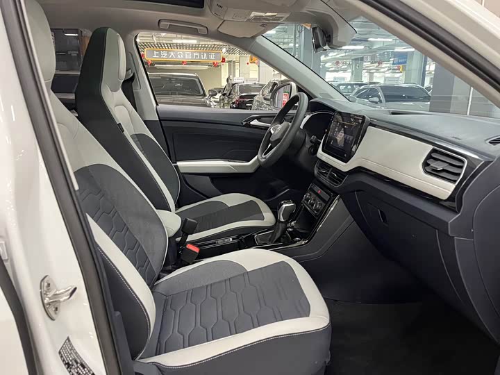 Volkswagen Tharu 2025 2025款 新锐 1.5L 锐意版