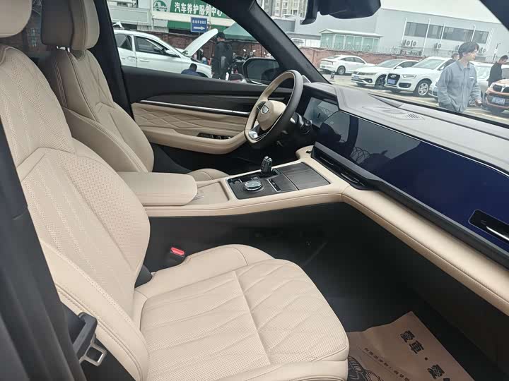 Фото 8 - Geely Monjaro