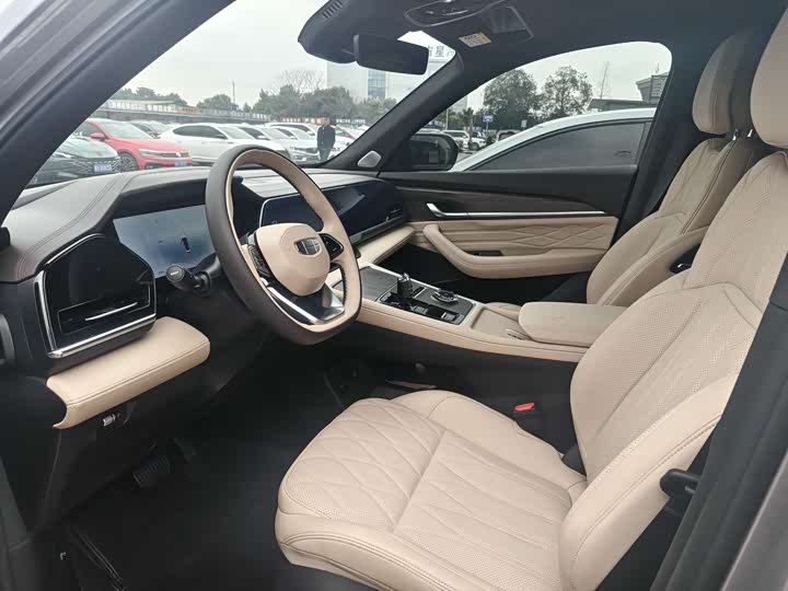 Фото 9 - Geely Monjaro