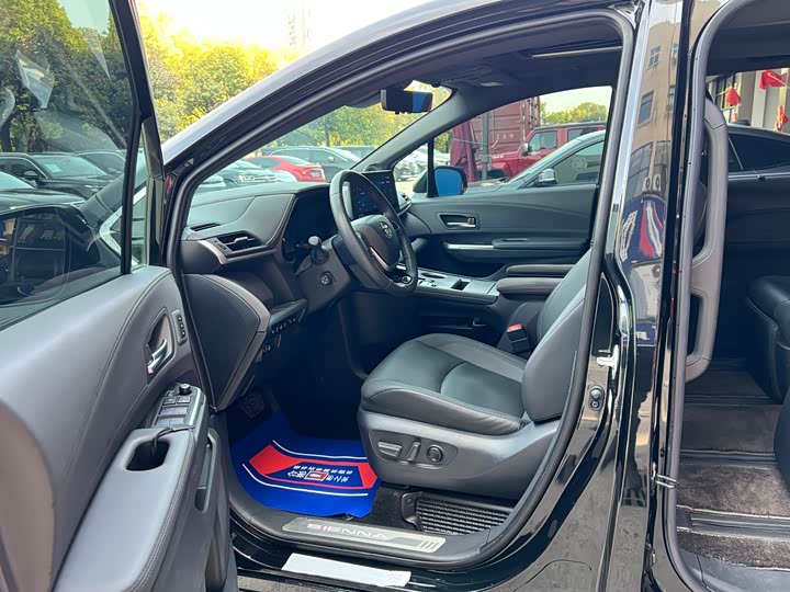 Фото 3 - Toyota Sienna