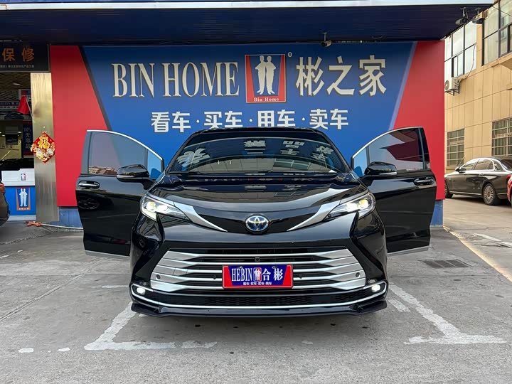 Фото 4 - Toyota Sienna