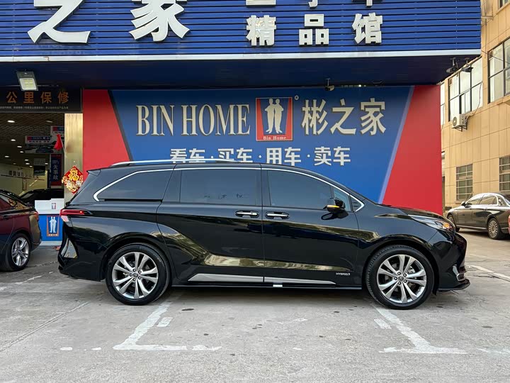 Фото 7 - Toyota Sienna