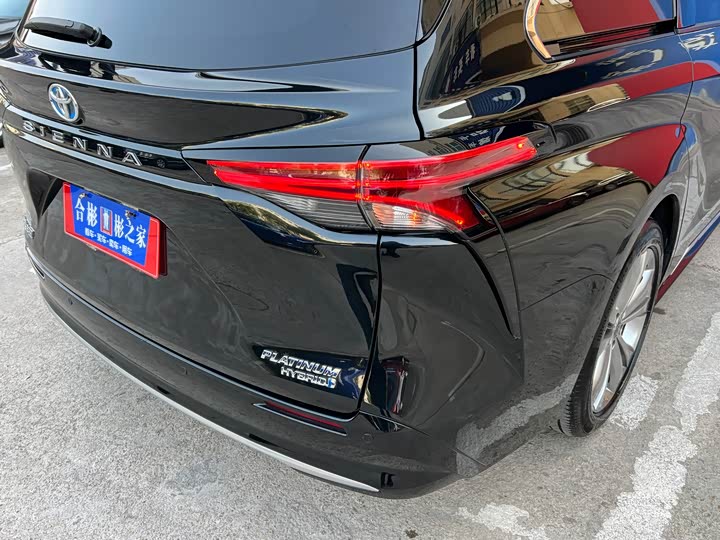 Фото 9 - Toyota Sienna