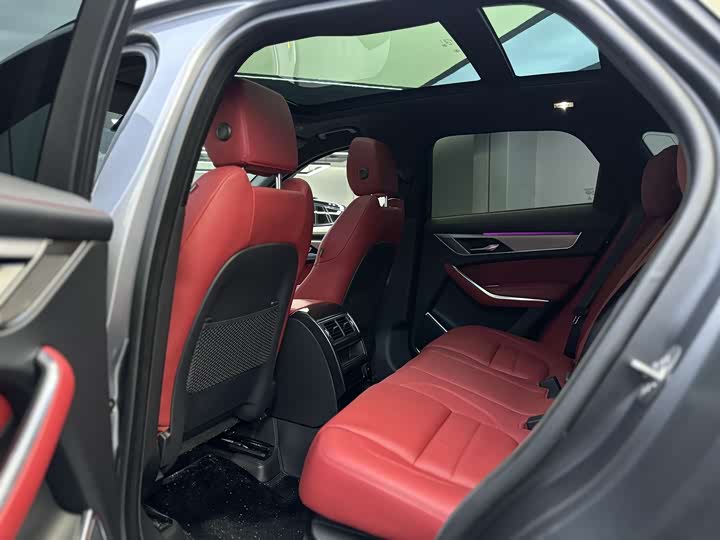 Фото 9 - Jaguar F-Pace