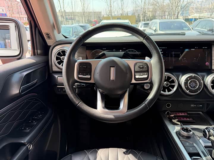 Фото 9 - Tank 300