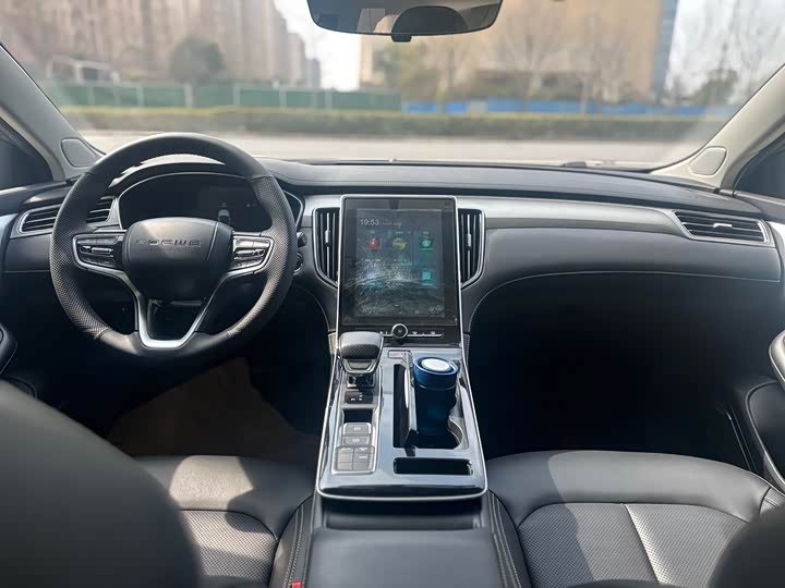 Photo 8 - Roewe i6 Max EV