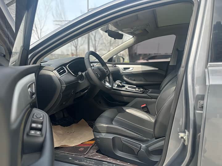 Photo 9 - Roewe i6 Max EV