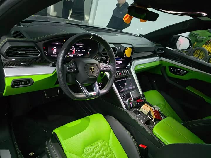 Фото 4 - Lamborghini Urus