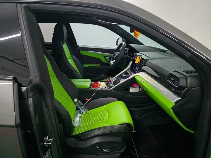 Фото 5 - Lamborghini Urus