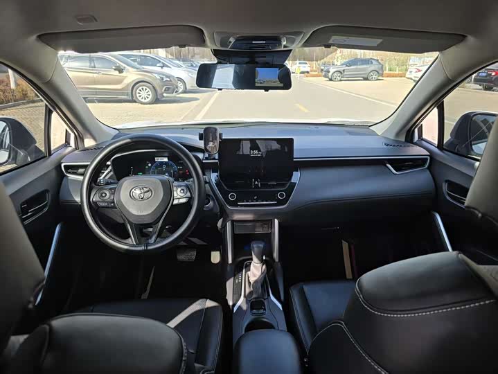 Фото 8 - Toyota Corolla Cross