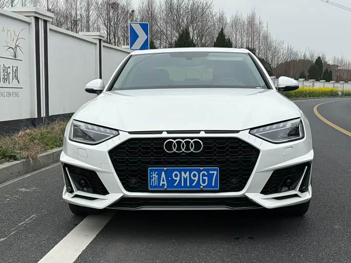 Фото 2 - Audi A4L