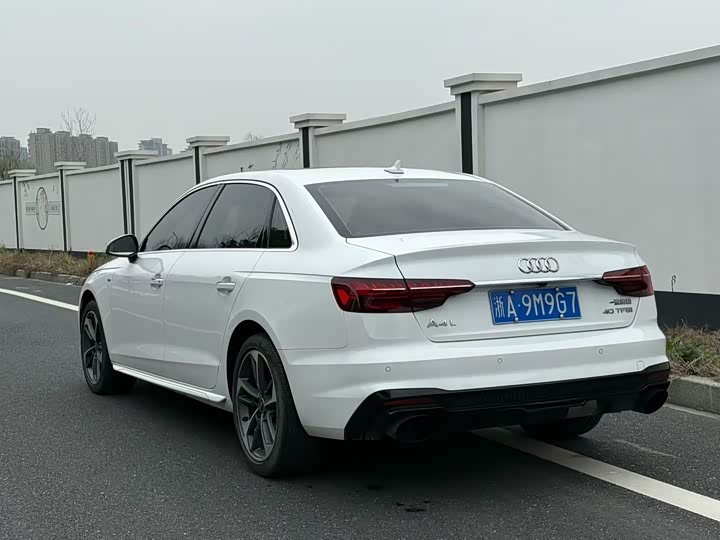 Фото 4 - Audi A4L