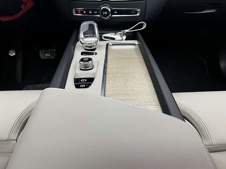 Фото 5 - Volvo XC60