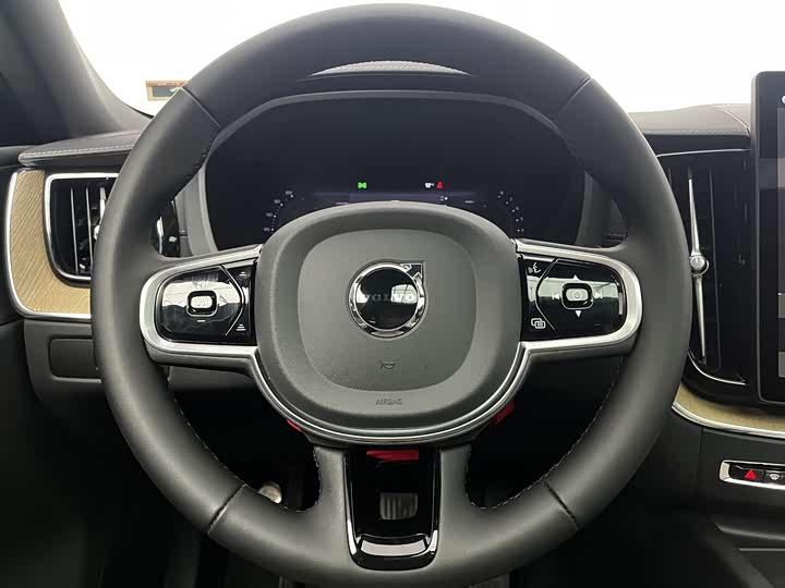 Фото 7 - Volvo XC60
