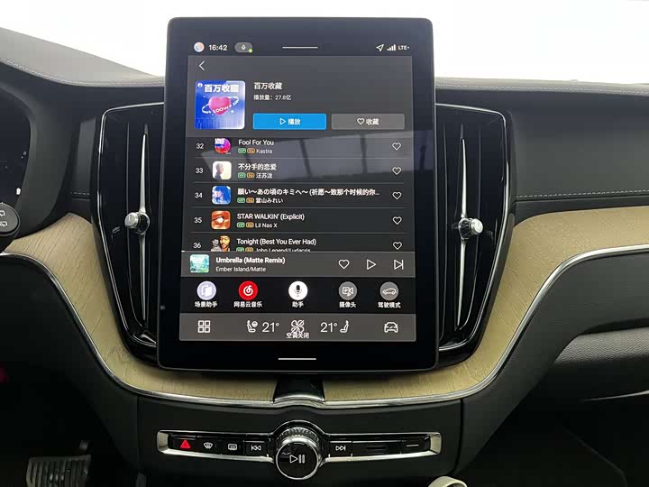 Фото 8 - Volvo XC60